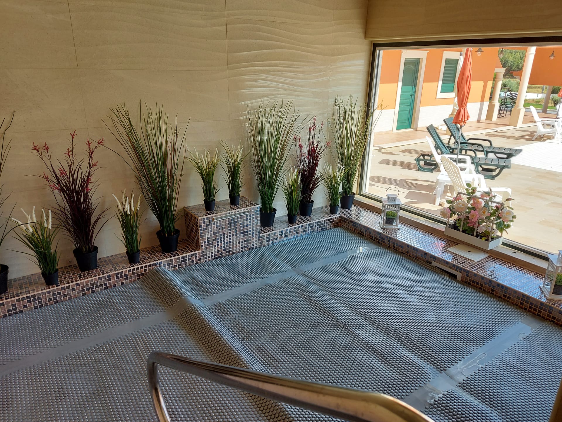 Entrance hall with chandelier